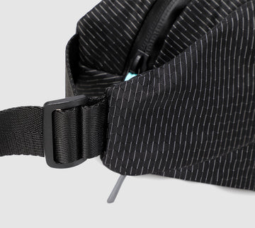 Expandable side loop on the Alpargali travel chest bag – ideal for attaching caps, sunglasses, or gear clips.
